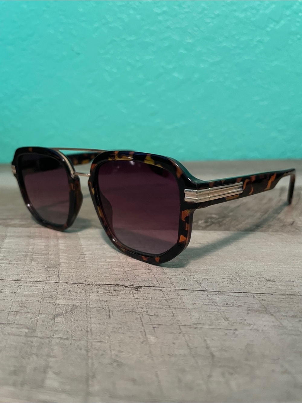 Tortoiseshell Square Sunglasses with Gradient Lenses